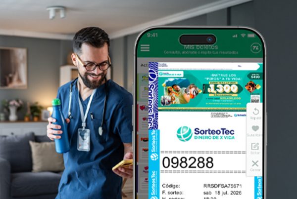 Médico con la app de TuLotero, una imagen asociada a libertad financiera