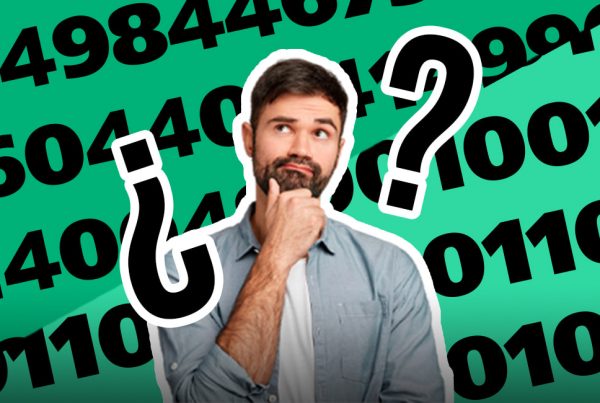 Hombre piensa cómo elegir números Melate