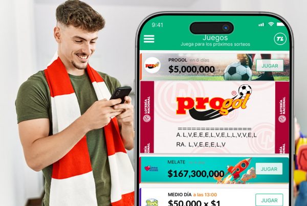 Jugador revisando su PROGOL de la Liga MX en la app de TuLotero